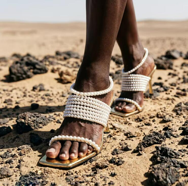 Gold Chain Sandal - Блестящие босоножки с жемчужными цепочками и